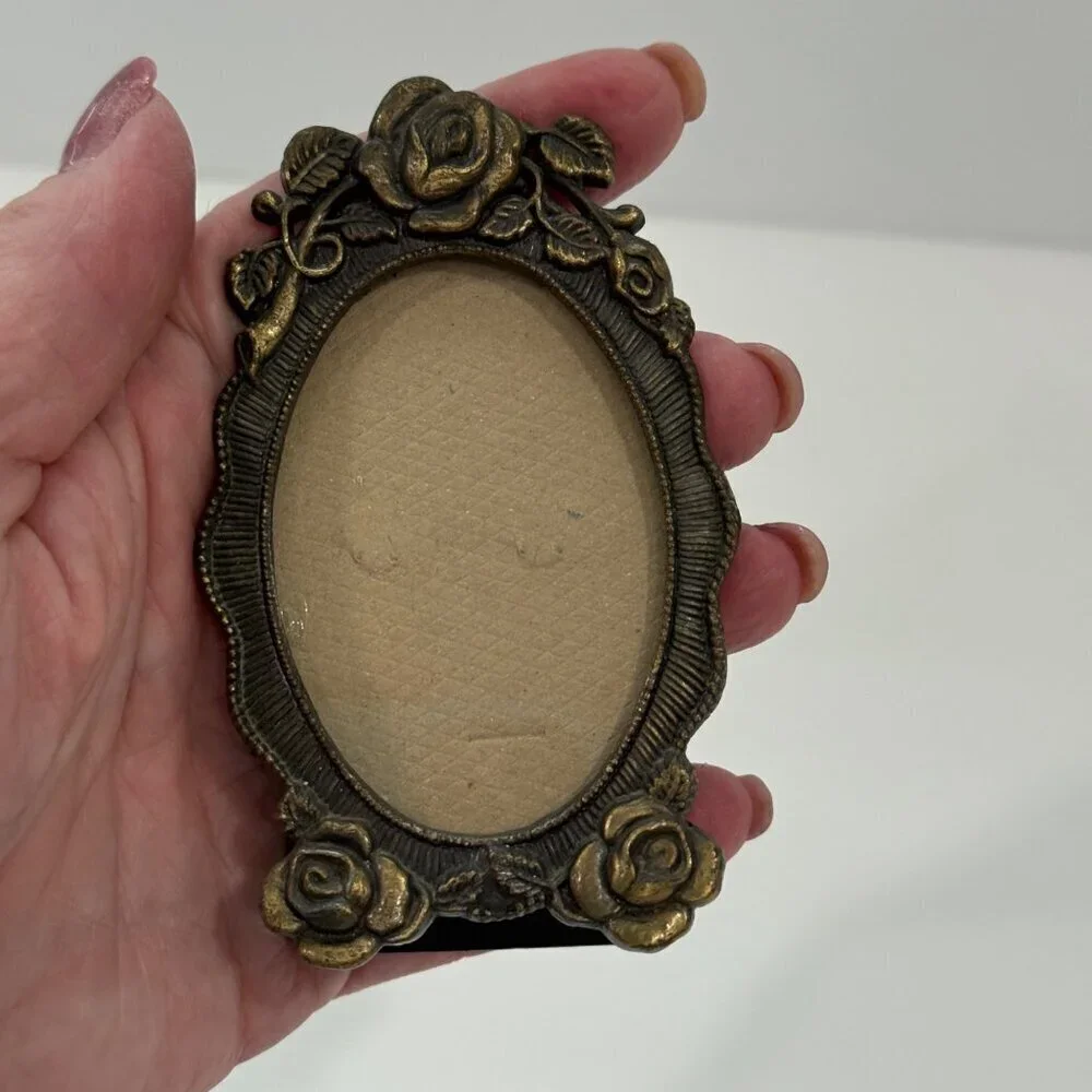 VTG Brass? The Weston Gallery Miniature Oval Floral Relief‎ Metal Easel Frame